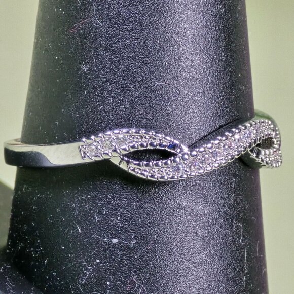 Infinity Pave Ring With Twisted Design and Clear Crystals‎ Size 10 (NWOT) - Picture 3 of 6
